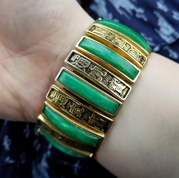 Relisted - vintage green and gold expansion bracelet Chinese characters theme - Picture 10 of 10
